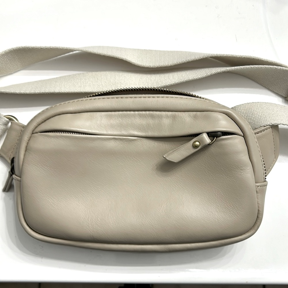 Andar Indie belt bag in Crema